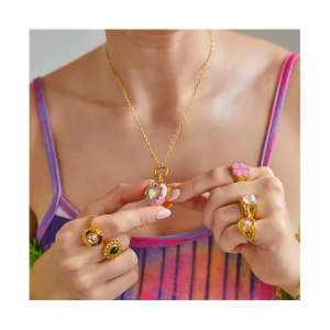 Barbiecore Necklace: Y2K Aesthetic Jewelry for Trendy Outfits