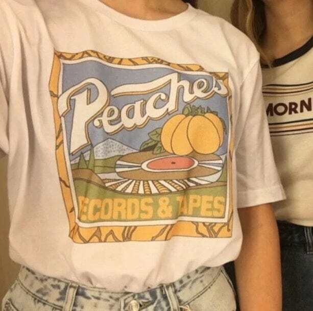 Retro Peaches Y2K Graphic Tee - Aesthetic Coquette Clothing Style