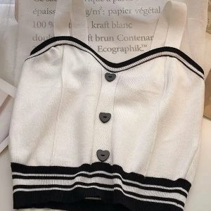 Soft Girl Heart Buttoned Knitted Crop Top - Y2K Aesthetic Apparel