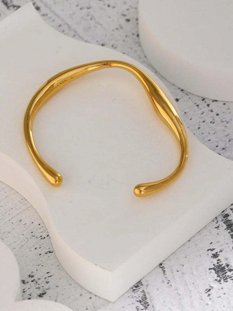 Trendy Y2K Coquette Aesthetic Gold Bangle Bracelet for Stylish Outfits